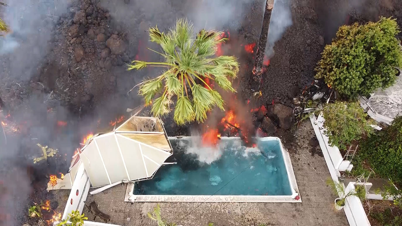 El volcán Cumbre Vieja emana lava por nueve grietas provocando miles de desalojos y la destrucción de viviendas, carreteras y cultivos