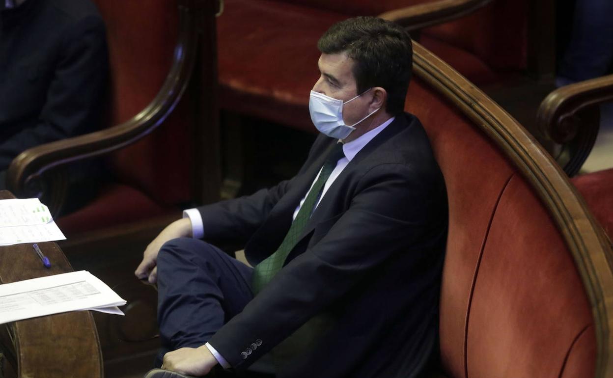 El portavoz de Ciudadanos, Fernando Giner, en el hemiciclo. 