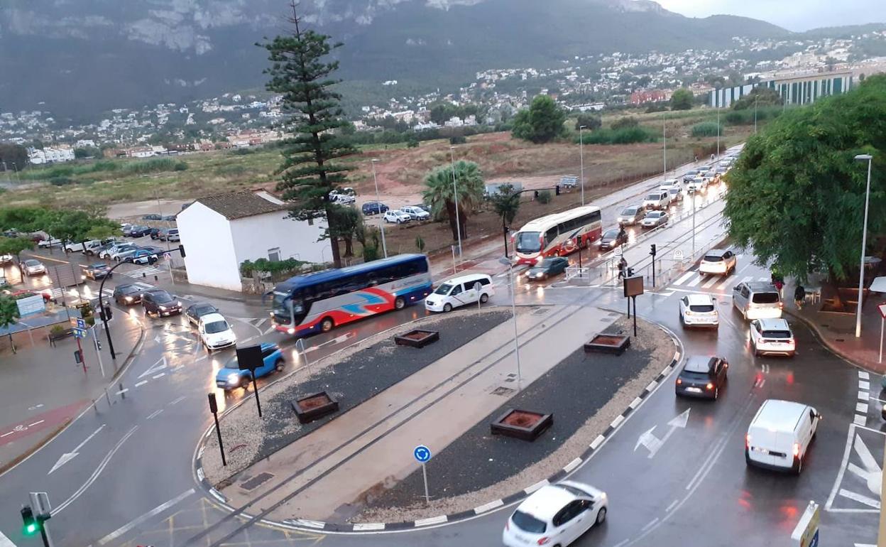 El tramo de la avenida Joan Fuster con Diana, que acaba de reabrirse al tráfico en Dénia. 