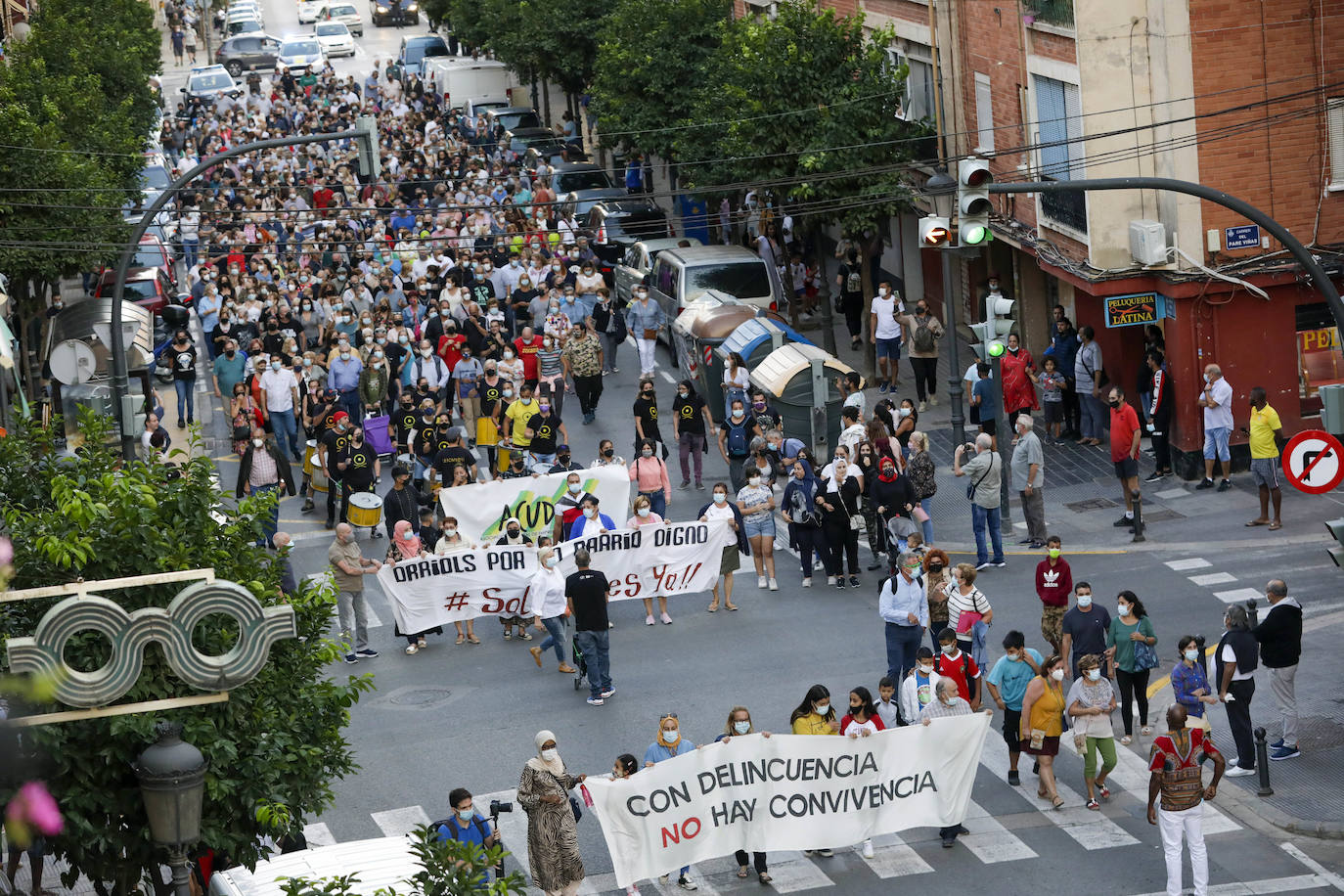 Fotos: Orriols protesta en la calle contra la inseguridad