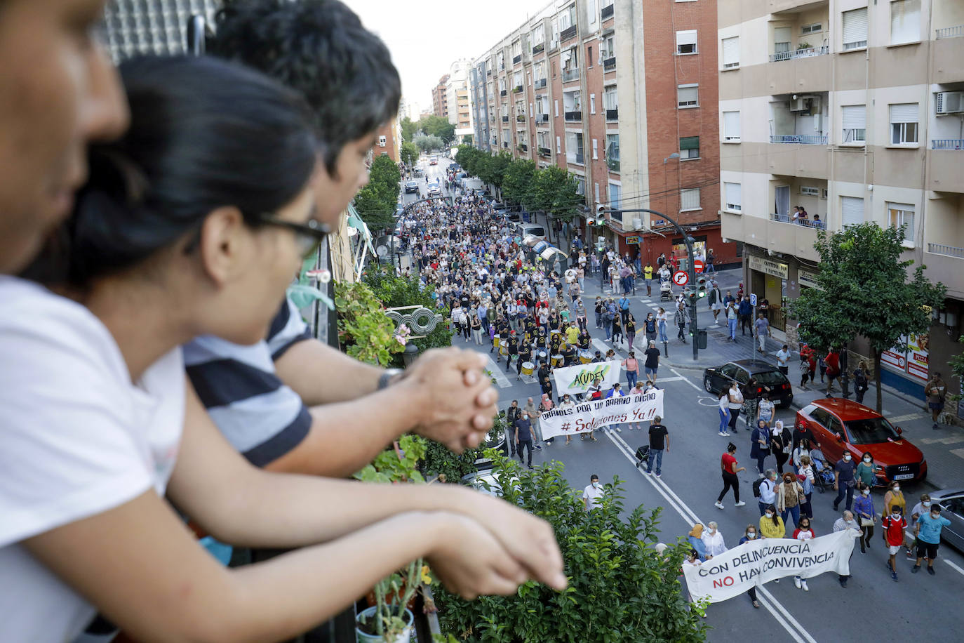 Fotos: Orriols protesta en la calle contra la inseguridad