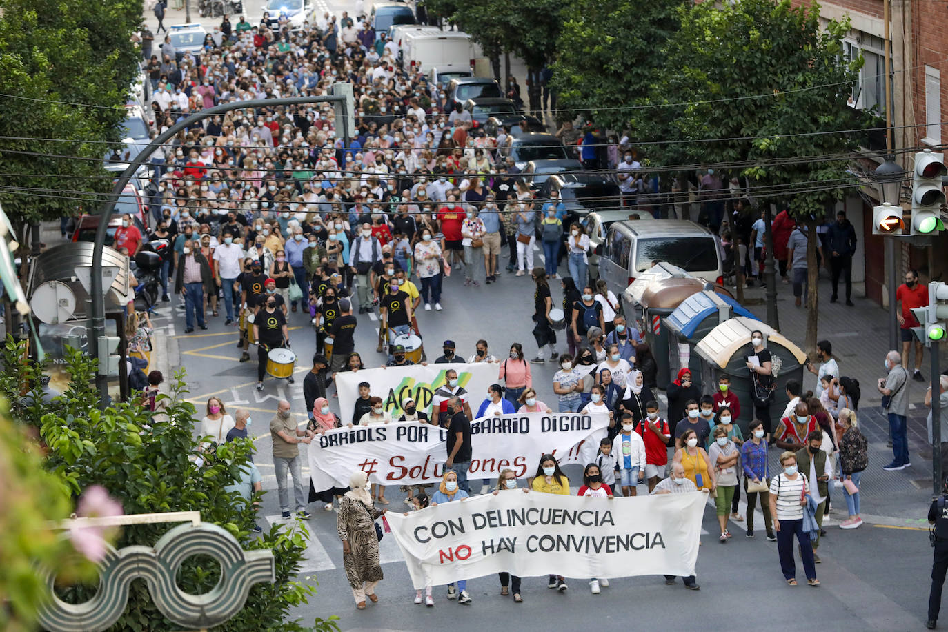 Fotos: Orriols protesta en la calle contra la inseguridad