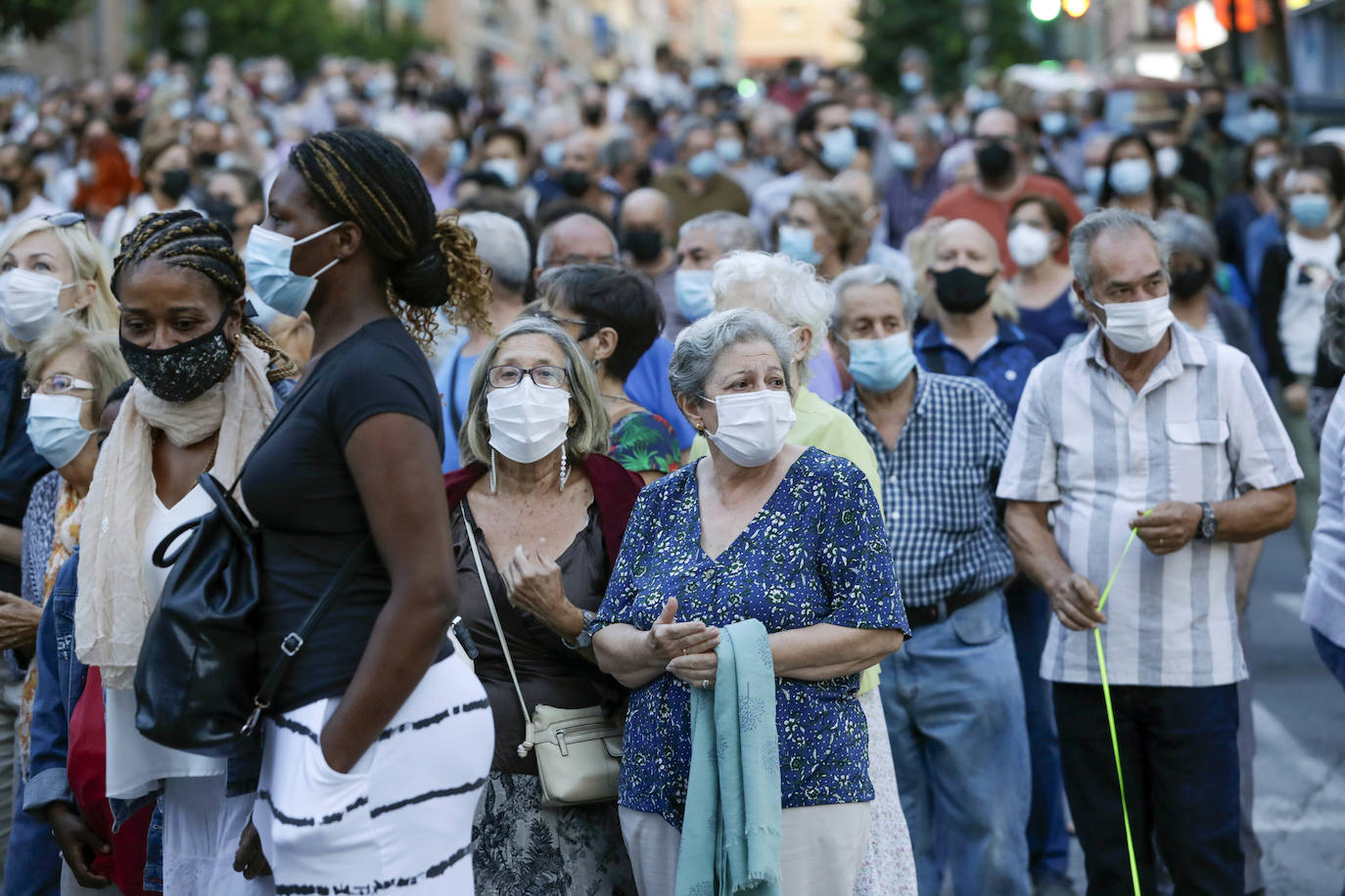 Fotos: Orriols protesta en la calle contra la inseguridad