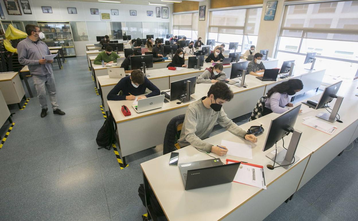 Una clase en la Universitat de Valencia. 