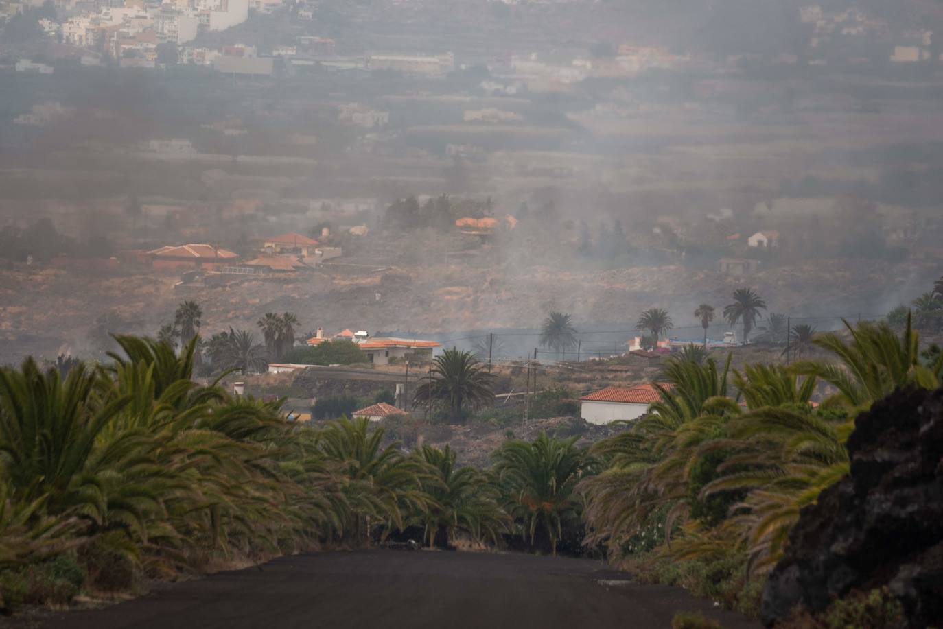 Los vecinos abandonaron su vivienda sin saber si el magma afectaría o no a la estructura. Cerca de 400 casas ha sido destruidas por la colada, pero alguna ha podido resistir a la erupción.