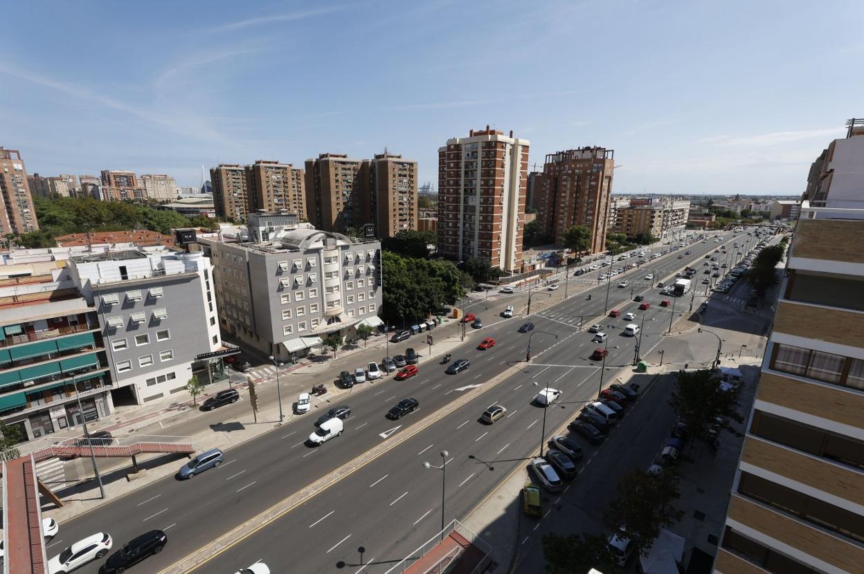 Un tramo de la avenida Ausiàs March de Valencia, el pasado lunes. jesús signes