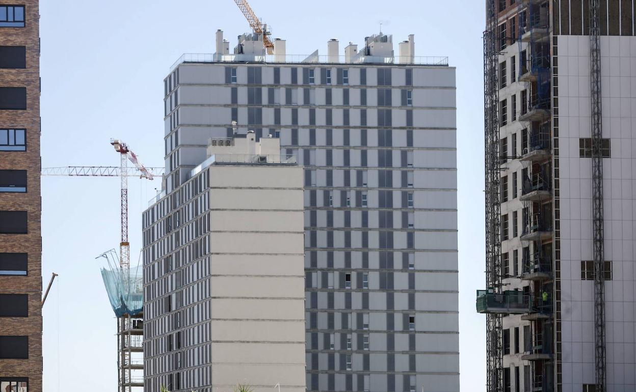 Bloques de viviendas en construcción. 