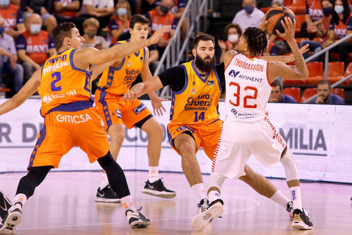 Fotos: Las mejores imágenes del BAXI Manresa-Valencia Basket