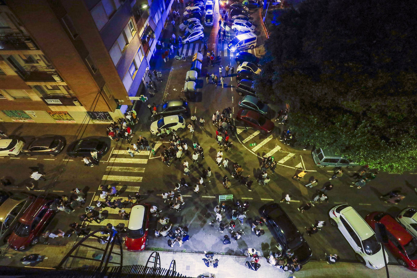 Botellón en Blasco Ibáñez y la Plaza de Honduras de Valencia. 