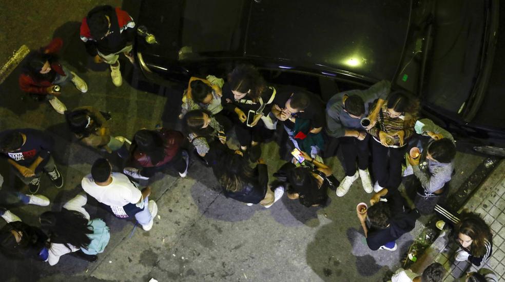 Botellón en Blasco Ibáñez y la Plaza de Honduras de Valencia