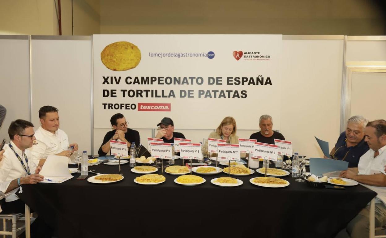 Jurado del campeonato nacional de tortilla de patatas, este viernes en IFA. 