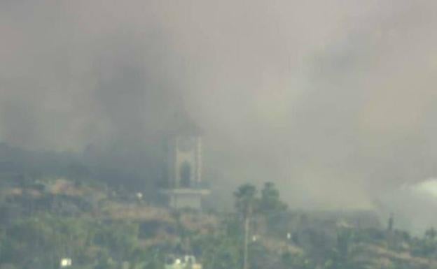 Volcán de La Palma | Las impresionantes imágenes de la iglesia de Todoque engullida por la lava