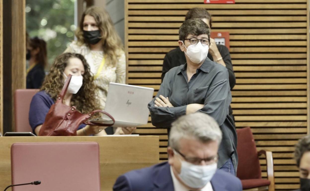 Pilar Lima, de Podemos, antes del comienzo del debate. 