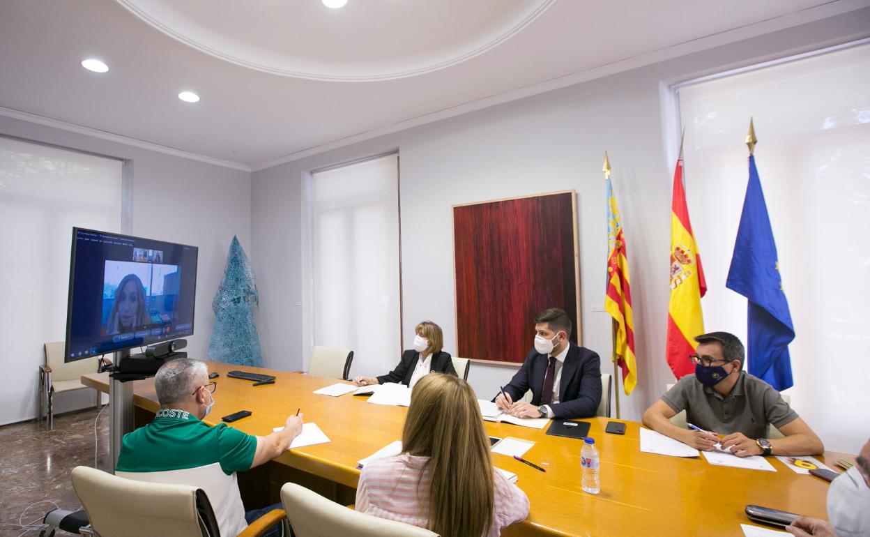 Reunión mantenida con Isaura Navarro para tratar el plan de contingencia de Fira i Festes de Gandia. 