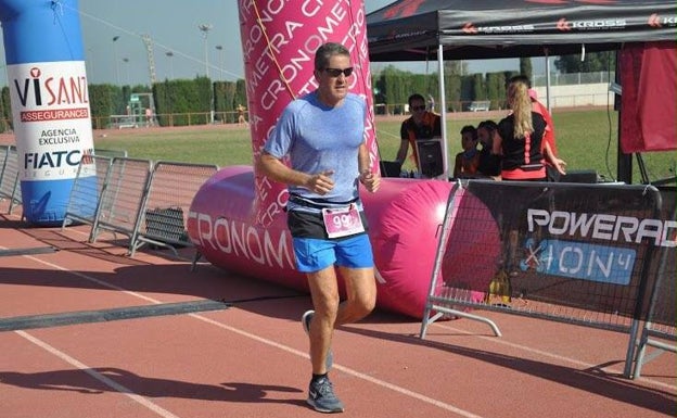 Aunque la playa y la montaña son sus paisajes favoritos, Garrido también disfruta de la carrera en pista. 