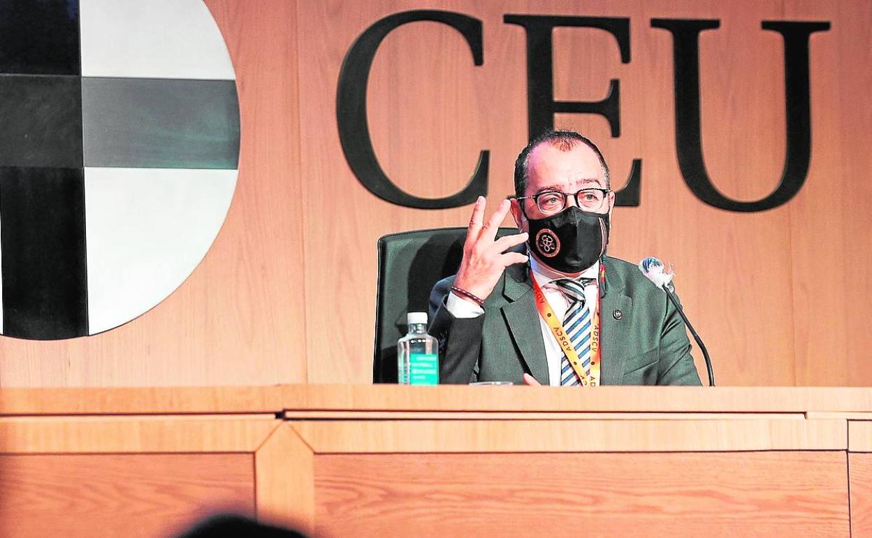 El presidente de Feder, Juan Carrión, durante su intervención en el congreso.