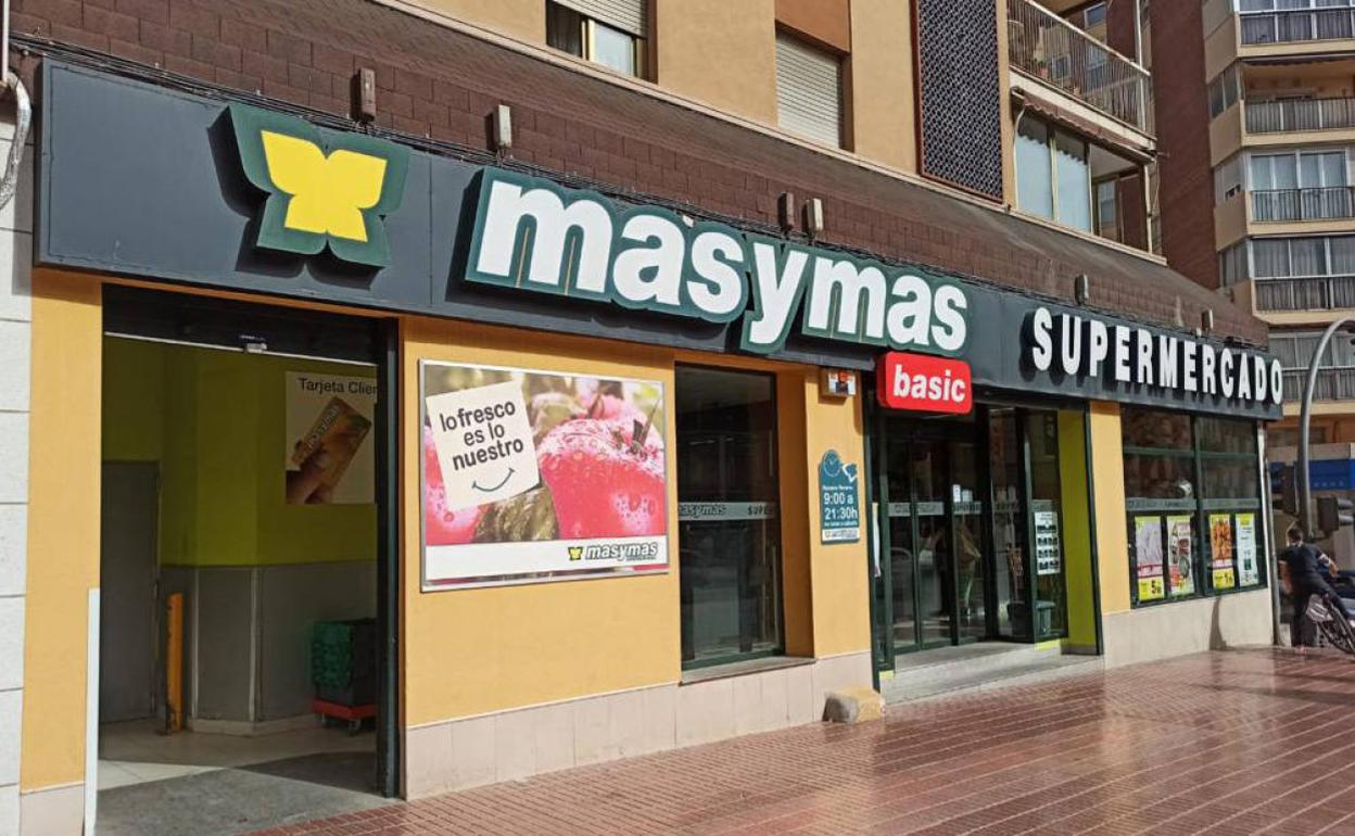 Fachada de un supermercado de MasyMas. 