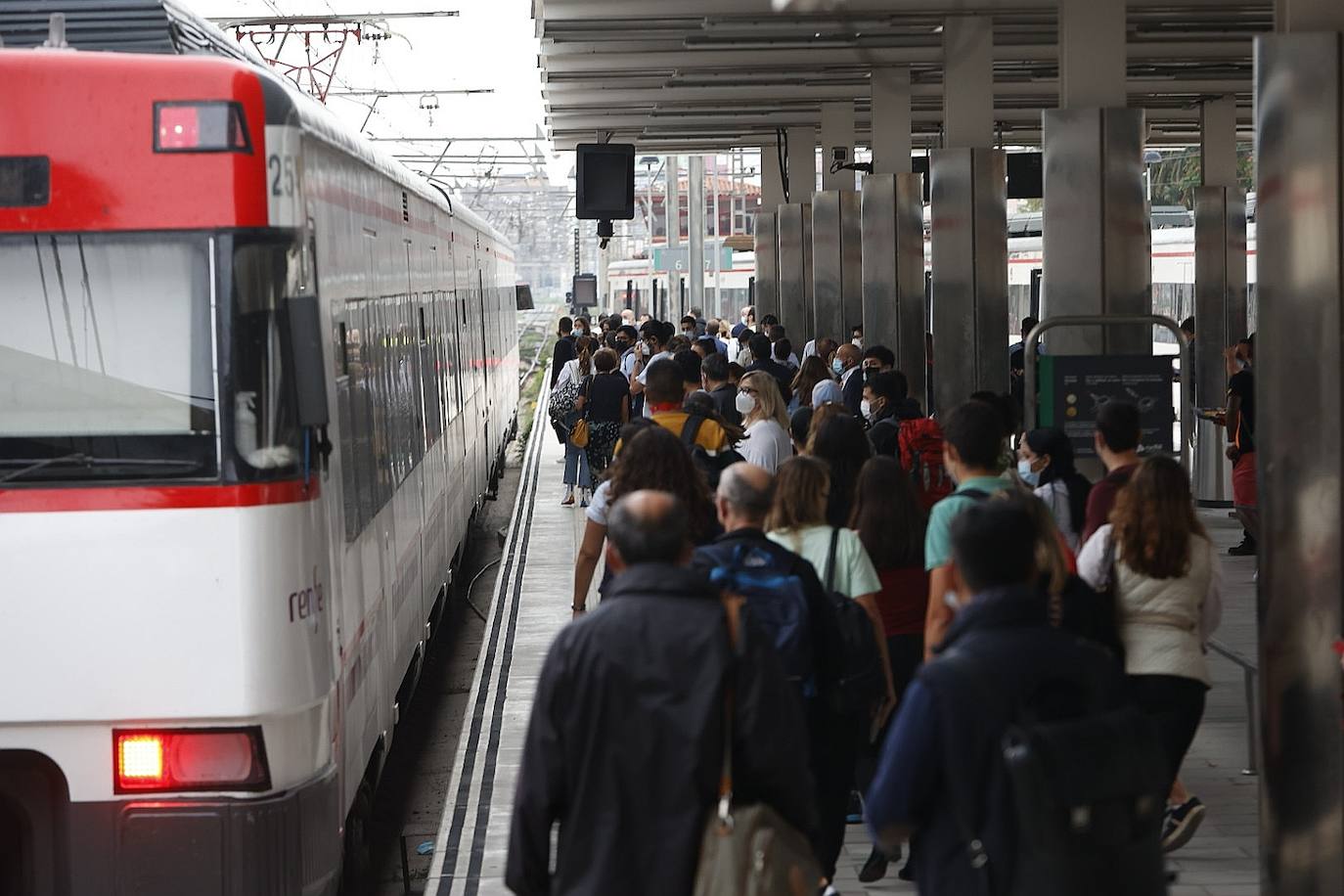 Fotos: El segundo día de huelga en Renfe deja nuevos retrasos y cancelaciones de trenes de Cercanías