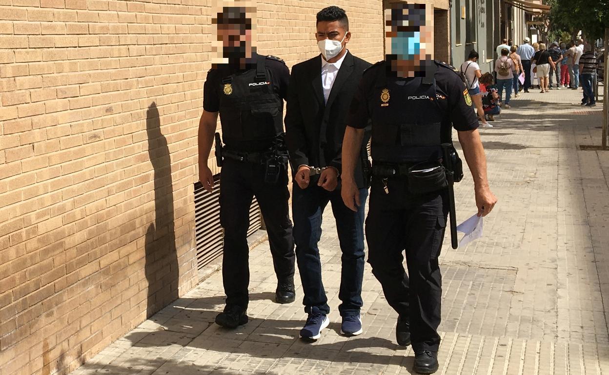 El supuesto asesino del cofrade de Gandia, hace unos meses a su llegada a los juzgados para prestar declaración. 