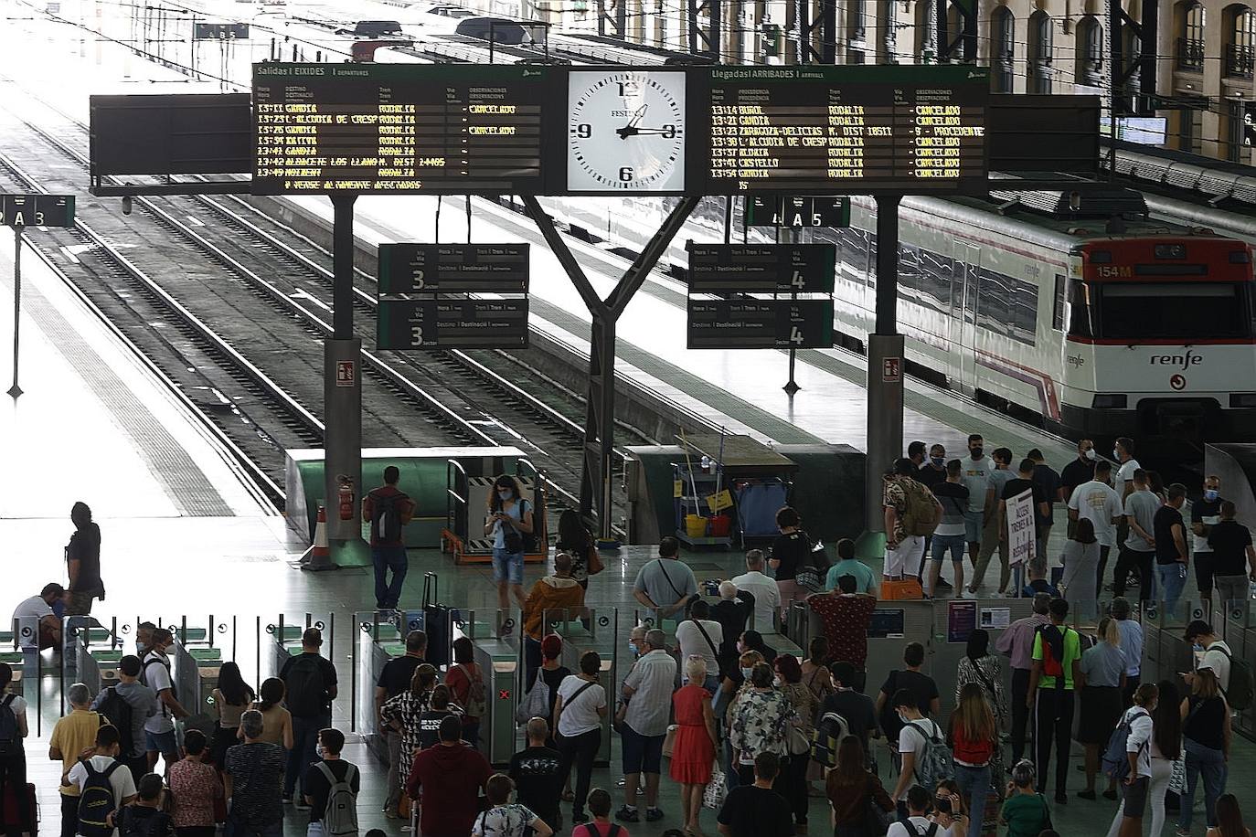 Fotos: El segundo día de huelga en Renfe deja nuevos retrasos y cancelaciones de trenes de Cercanías