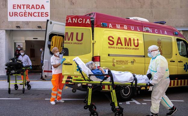 Sanidad notifica 5 muertes, 342 contagios de coronavirus y dos grandes brotes tras el fin de semana en la Comunitat