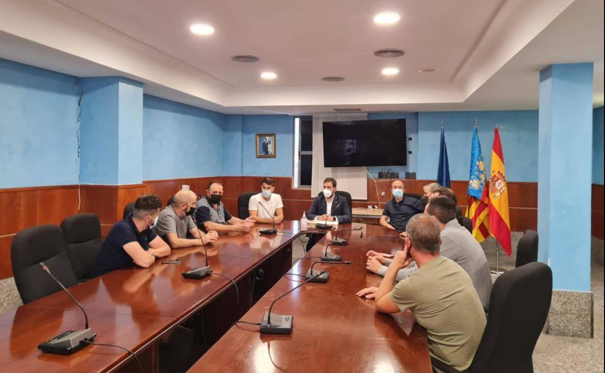 La reunión del Ayuntamiento con la Agrupación de Peñas. 