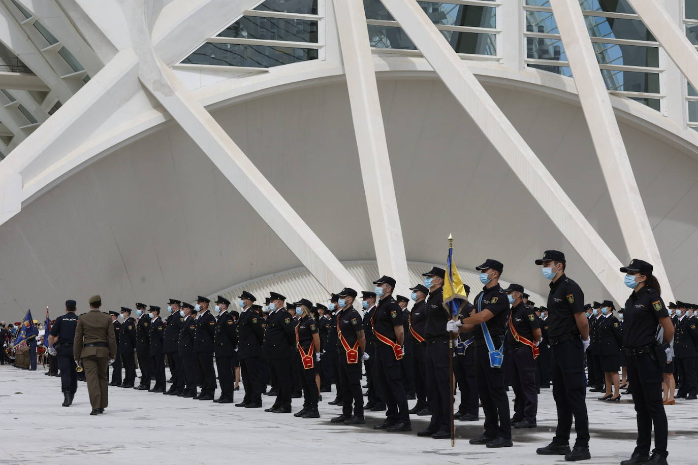 La Ciudad de las Artes de Valencia ha acogido este lunes la celebración del Día de la Policía Nacional. En el acto, que ha tenido lugar durante la mañana, han participado el director general de la Policía, Francisco Pardo, y varios agentes en representación del cuerpo policial. 