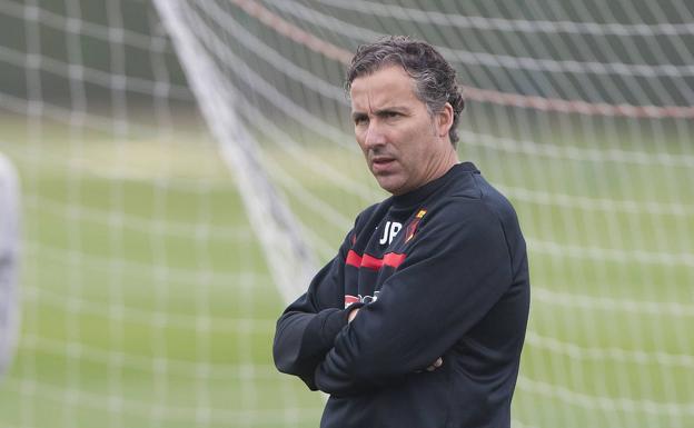 Javier Pereira durante su etapa como ayudante en el Watford