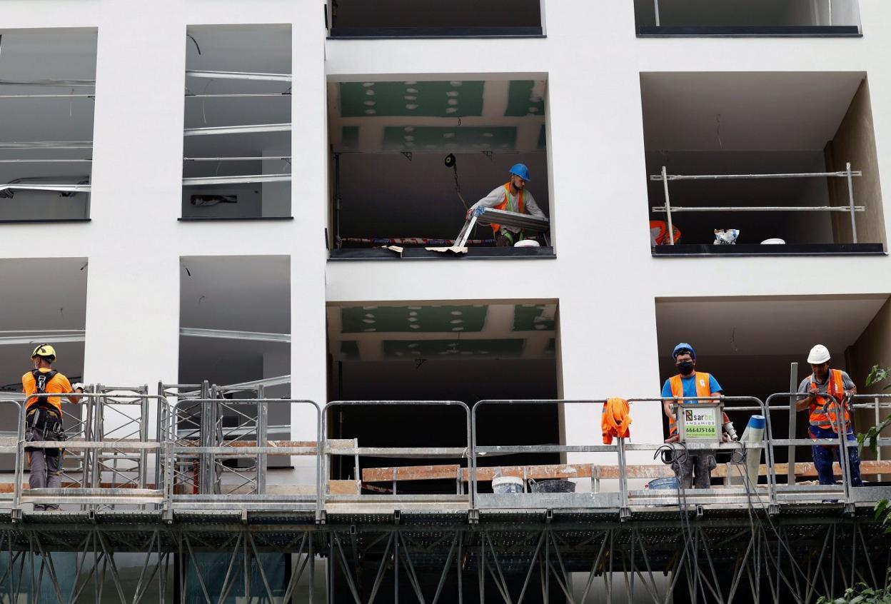 Construcción de viviendas en la ciudad de Valencia. efe