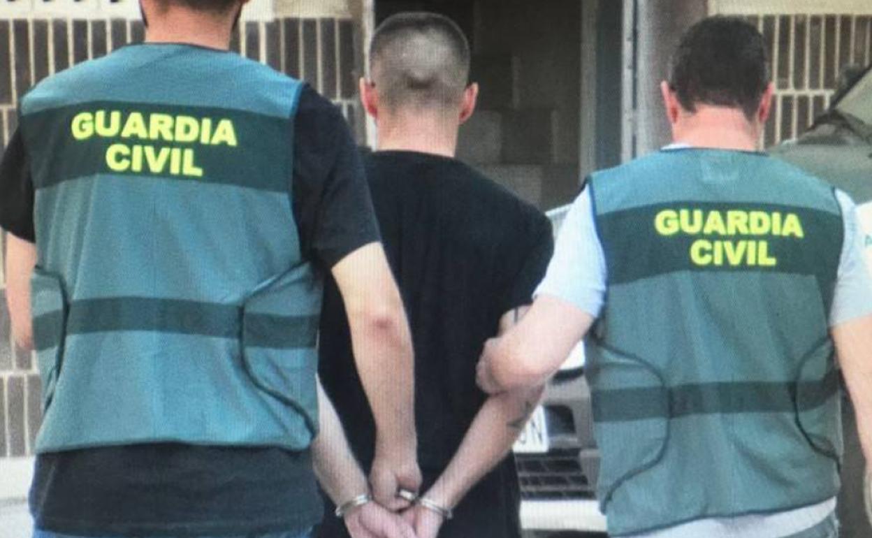 Uno de los arrestos llevados a cabo por la Guardia Civil en la operación 'Puebla'. 