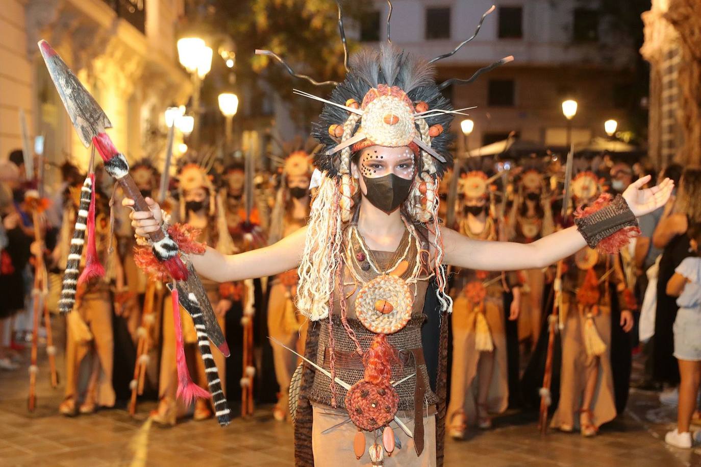 Fotos: Desfile de Moros y Cristianos con motivos del 9 d&#039;Octubre