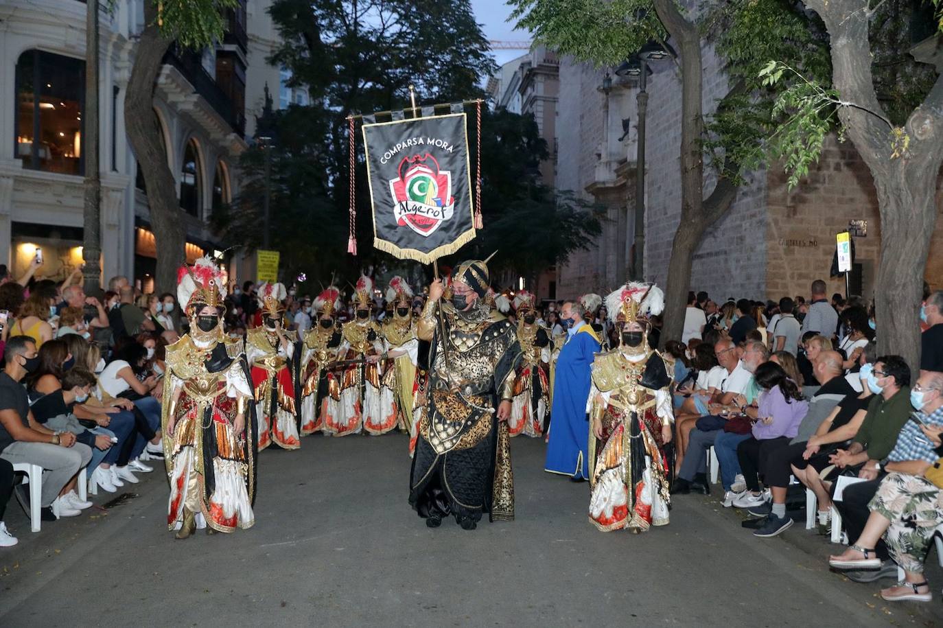 Fotos: Desfile de Moros y Cristianos con motivos del 9 d&#039;Octubre