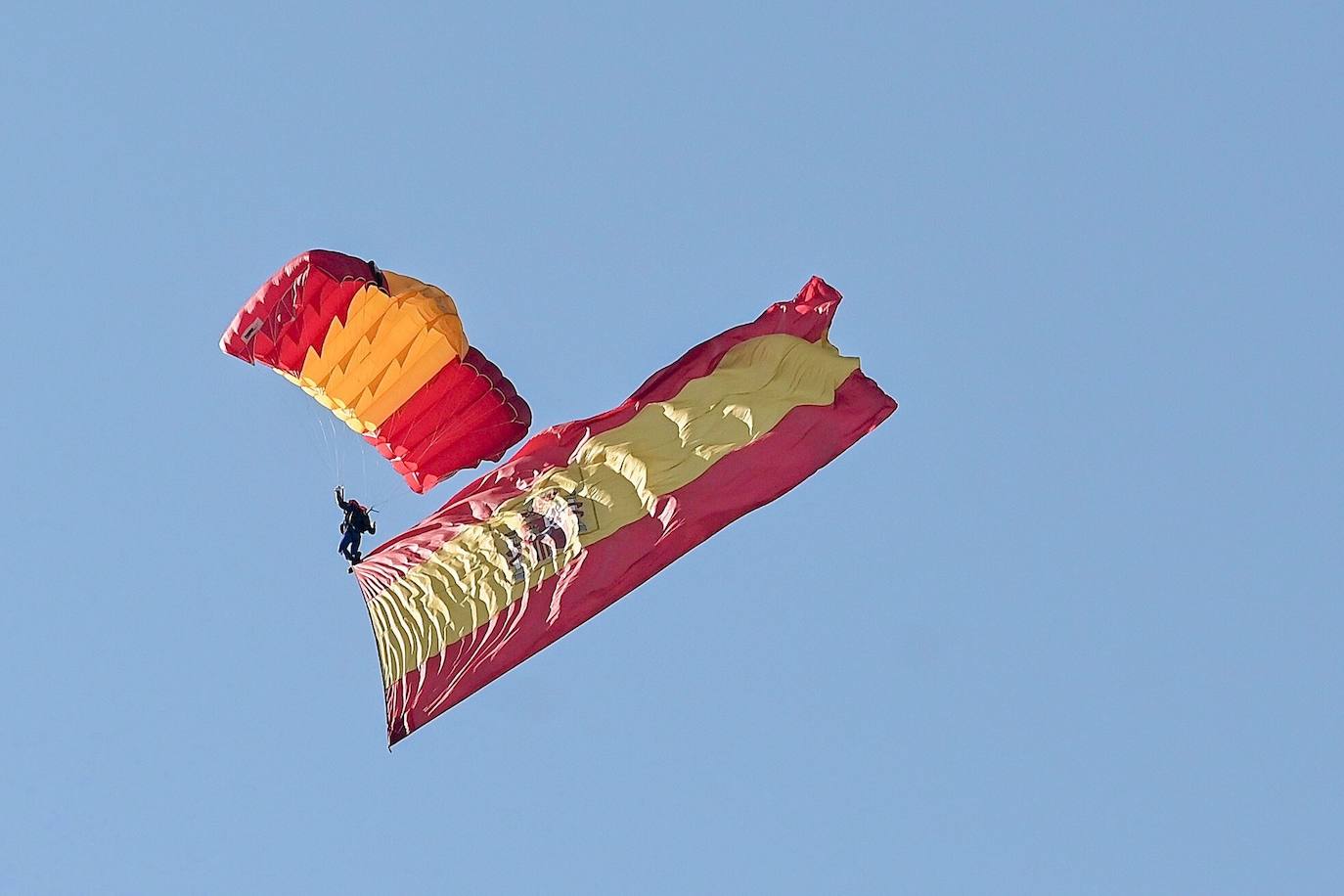 Fotos: Desfile militar por el Día de la Hispanidad 2021, en imágenes