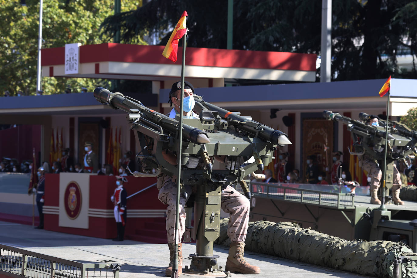 Fotos: Desfile militar por el Día de la Hispanidad 2021, en imágenes