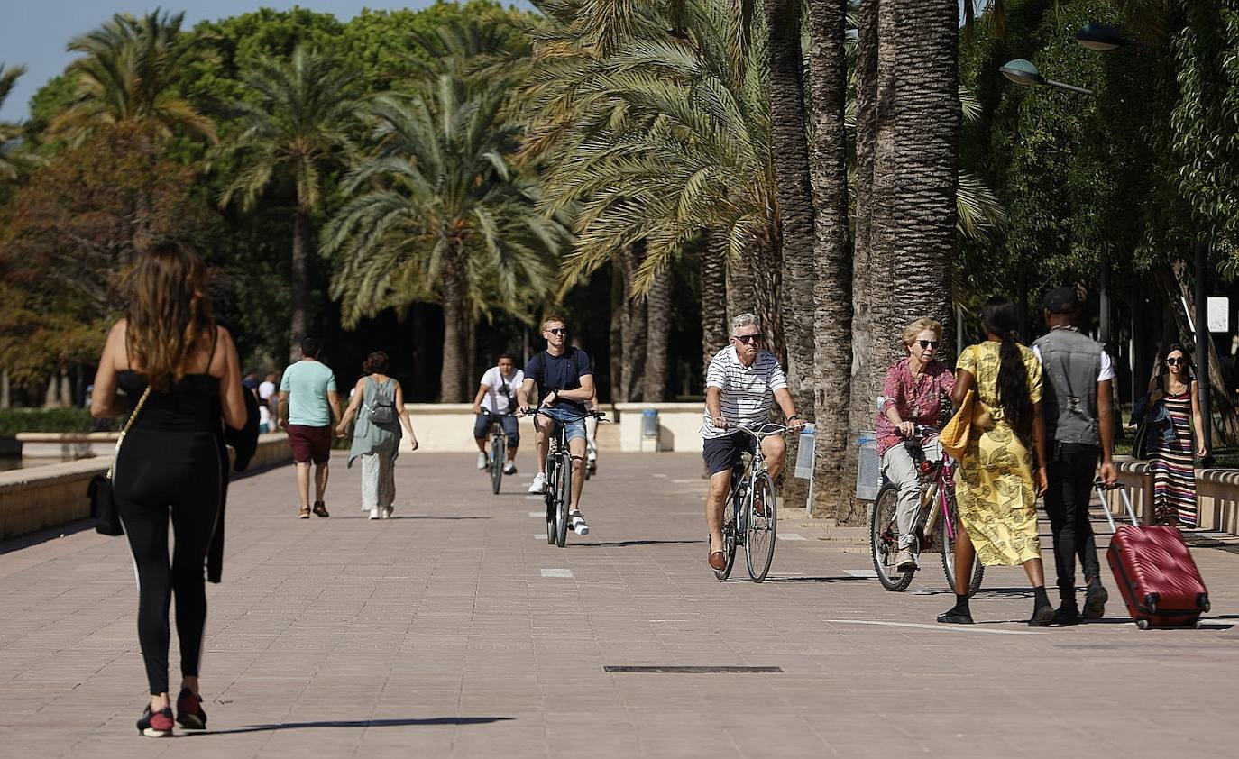 Turistas en Valencia durante el puente.