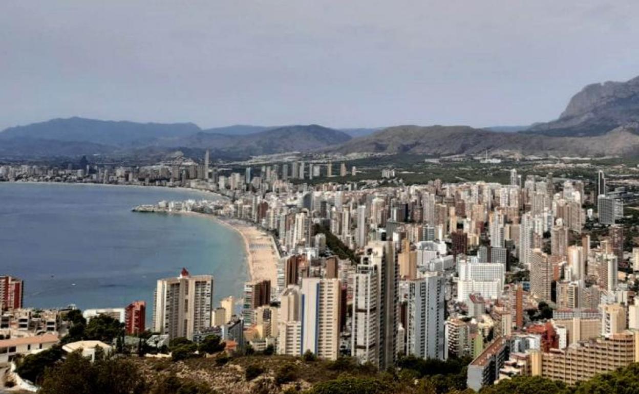 Benidorm: La ciudad crea 57 puestos de trabajo | Benidorm lanza un plan de empleo dirigido a más de medio centenar de personas menores de 30 años