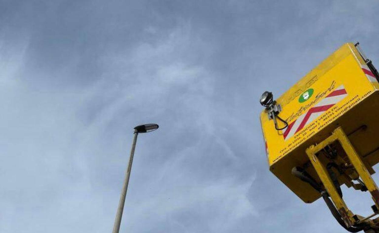 El cambio de luminarias del polígono. 