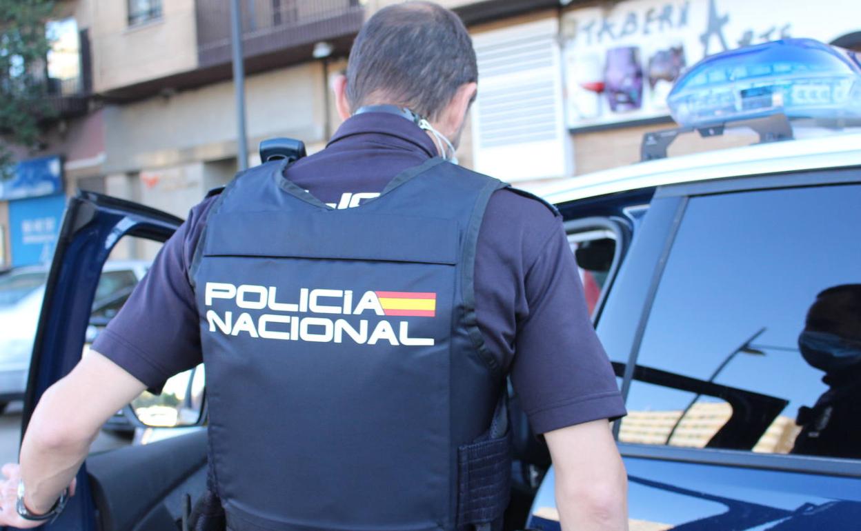 Un agente de la Policía Nacional. 