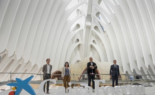 Álvaro Borrás, director de CaixaForum València, Elisa Durán, directora general adjunta de Fundación La Caixa, Enric Ruiz-Geli, arquitecto, y Xicu Costa, director territorial de CaixaBank en la Comunitat. 