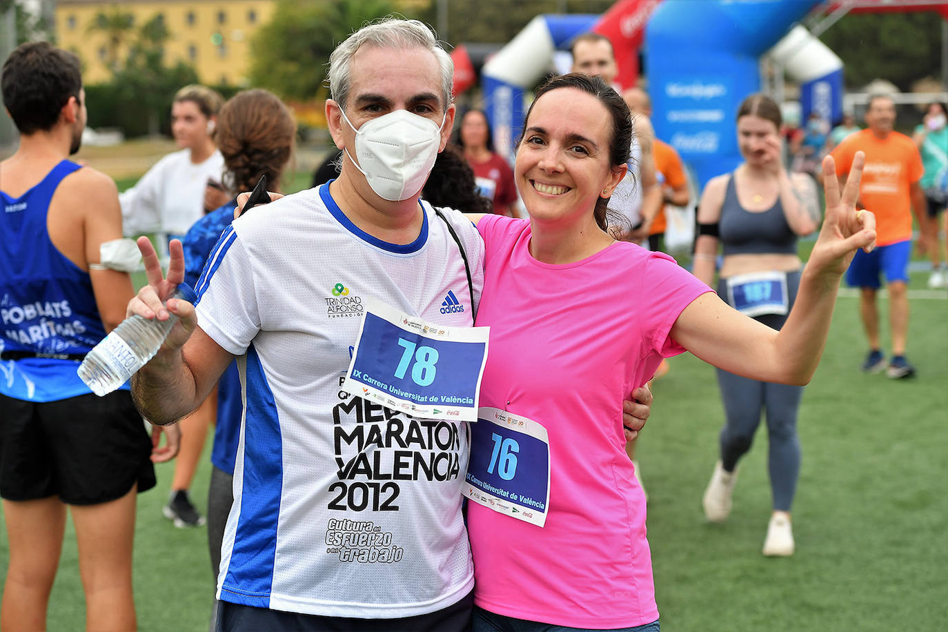 Este domingo, 1.500 corredores se han lanzado a las calles de Valencia para disputar la prueba de la Carrera Universitat de València, que alcanza en 2021 su novena edición. Los participantes han recorrido 5. 570 metros. 