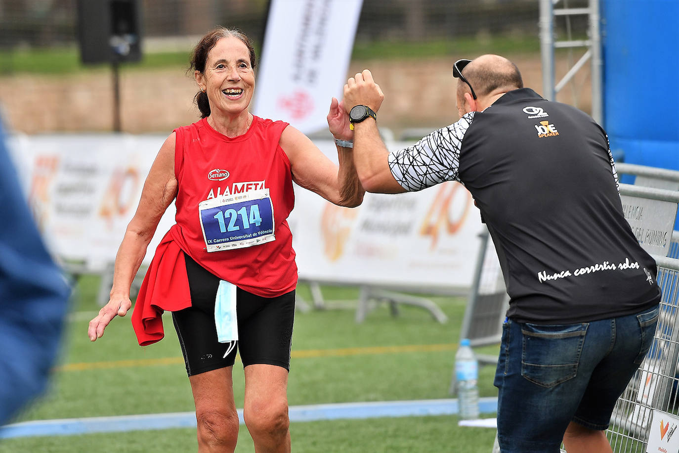 Este domingo, 1.500 corredores se han lanzado a las calles de Valencia para disputar la prueba de la Carrera Universitat de València, que alcanza en 2021 su novena edición. Los participantes han recorrido 5. 570 metros. 