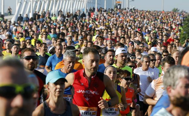 Qué lleva la bolsa del corredor del Medio Maratón de Valencia 2021: los 11 productos que regalan