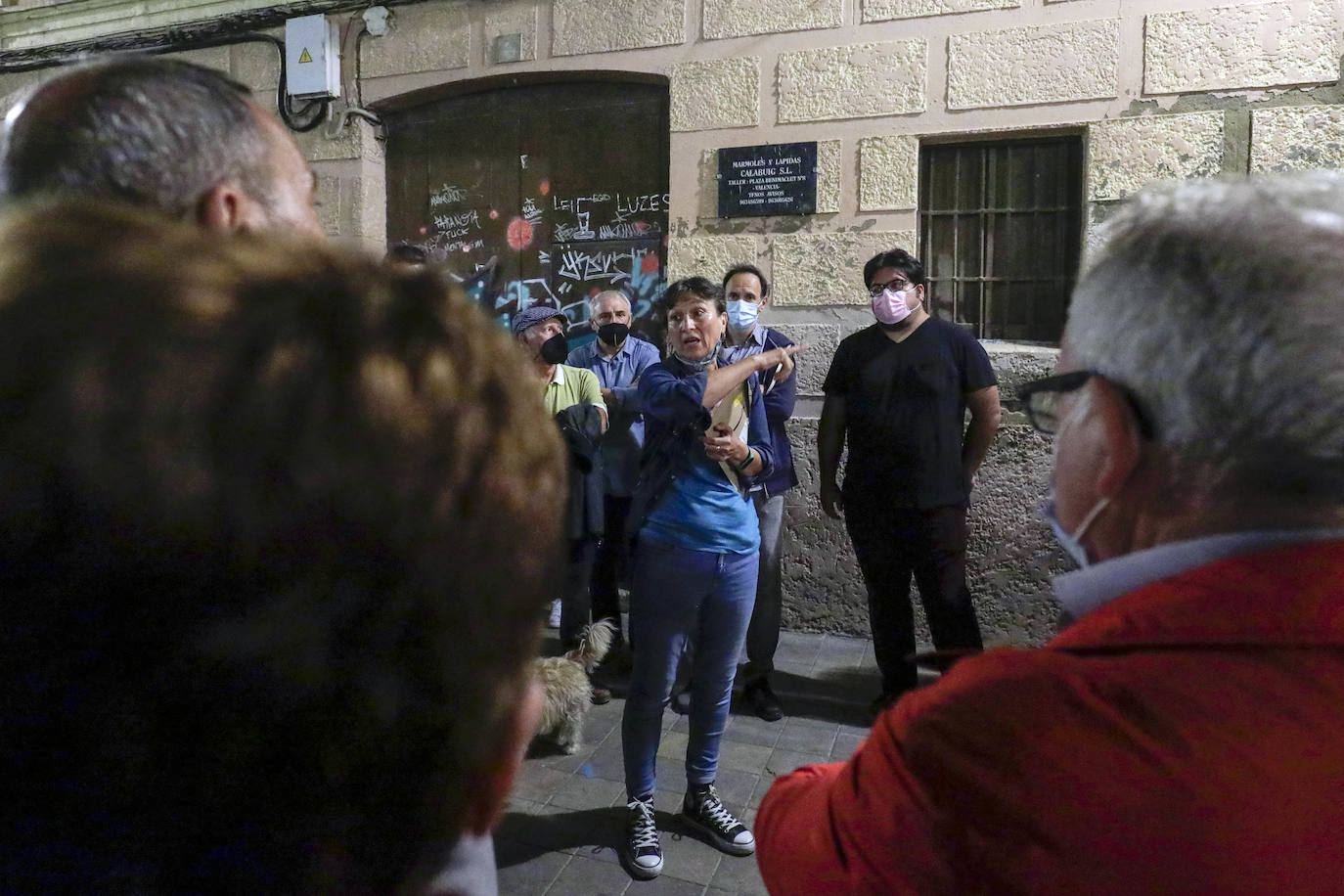 Los vecinos de Benimaclet han dicho basta. En una asamblea celebrada este martes por la tarde, los residentes de la zona han decidido concentrarse el sábado de 9 a 13 horas para elaborar pancartas que colgar más tarde en sus balcones para exigir que se respete su derecho al descanso.