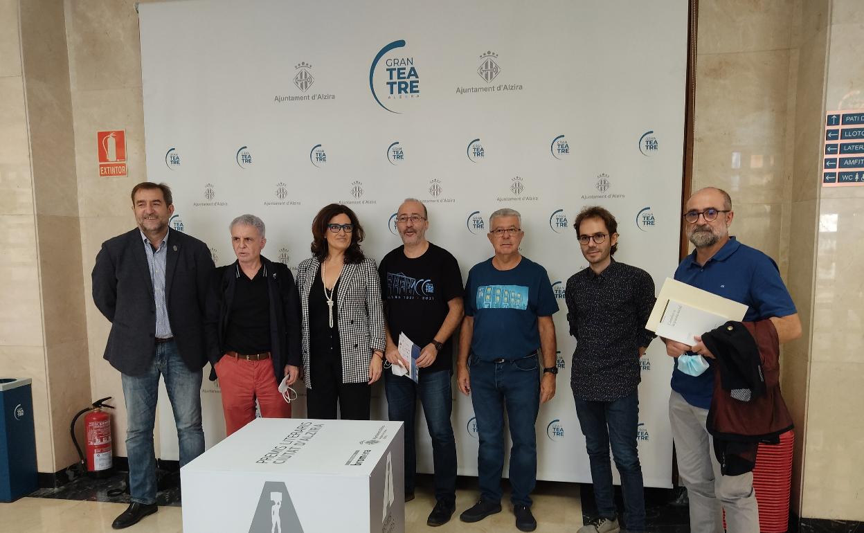 Presentación de la nueva edición de los Premis Literaris Ciutat d'Alzira. 