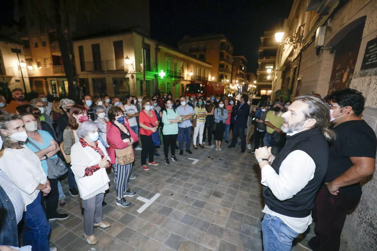 Yo vivo con mi familia a pie de calle y la orina entra en mi casa. Sin  medicamentos no duermo» | Las Provincias