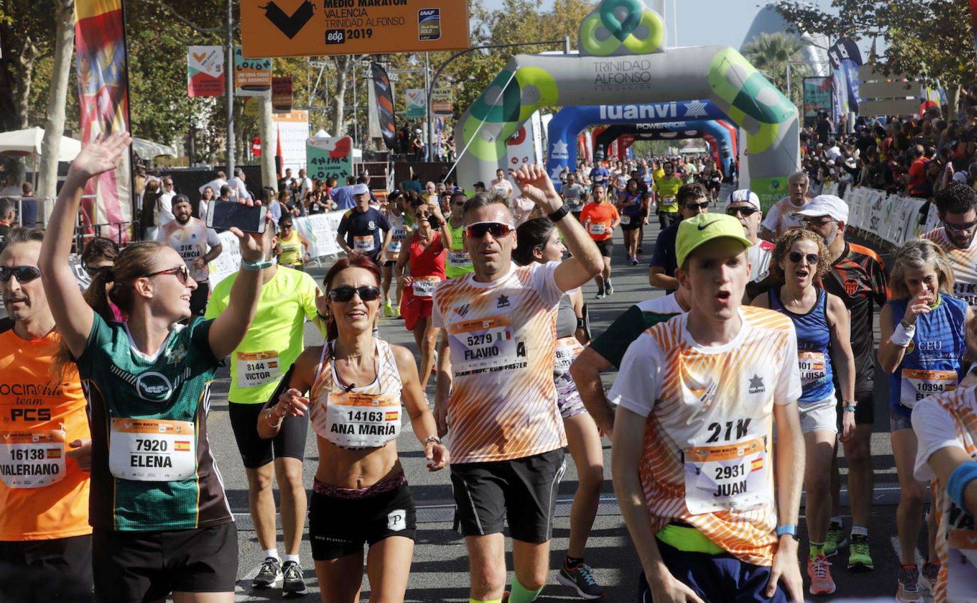 Unos participantes del Medio Maratón Valencia EDP en su edición de 2019, la última con atletas populares. 