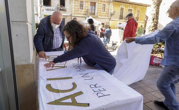 Pintan pancartas contra el botellón en Benimaclet 