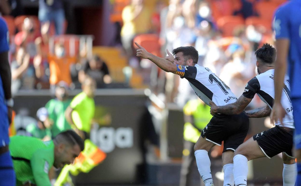 Gayà celebra tras el empate en la última jugada