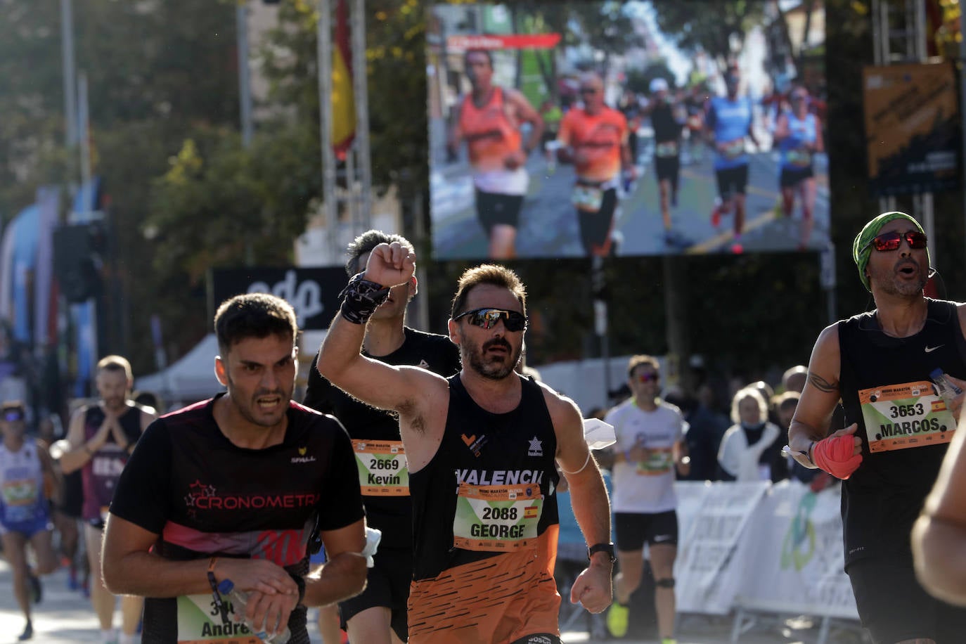 Fotos: Así ha sido la llegada de los héroes a la meta del Medio Maratón de Valencia 2021