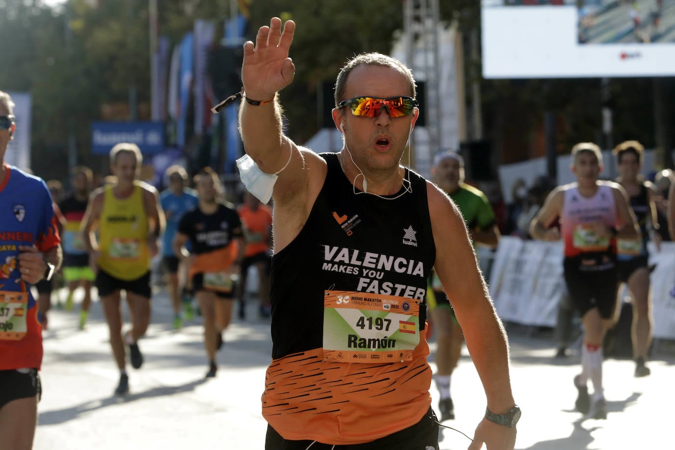 Fotos: Así ha sido la llegada de los héroes a la meta del Medio Maratón de Valencia 2021